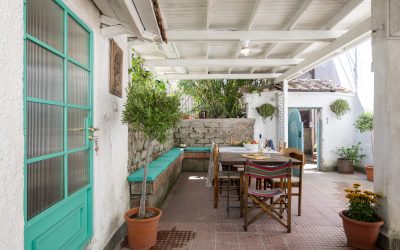 15_DSC_5005_covered-terrace-dining