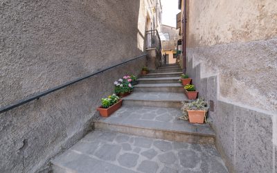 23_DSC_5035_village-stairs